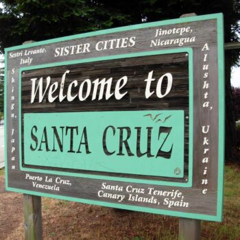 Welcome to Santa Cruz sign