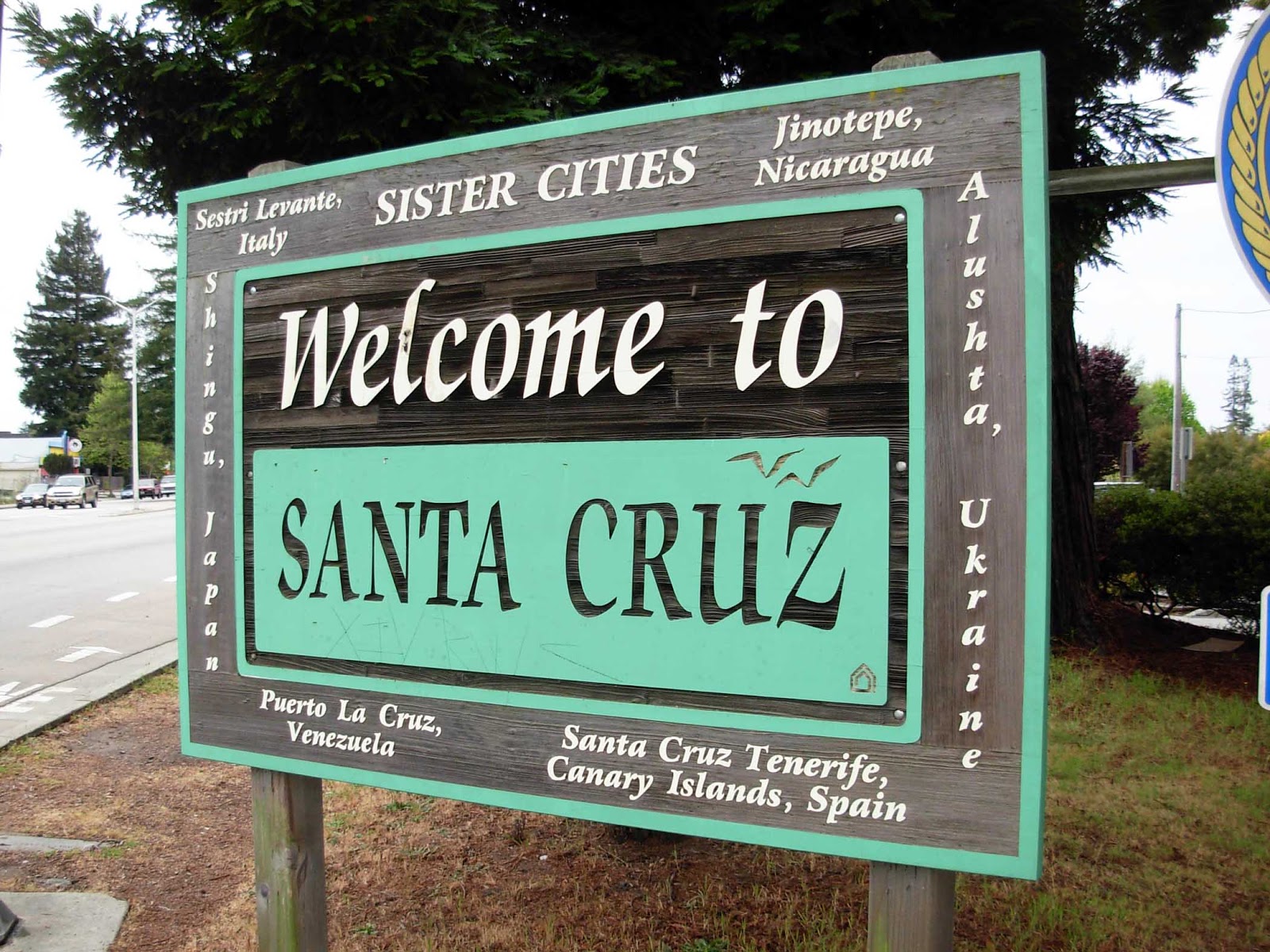 Welcome to Santa Cruz sign